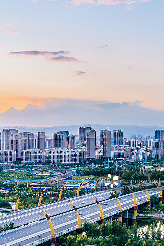 中国内蒙古呼和浩特市牛角桥黄昏风光图片素材