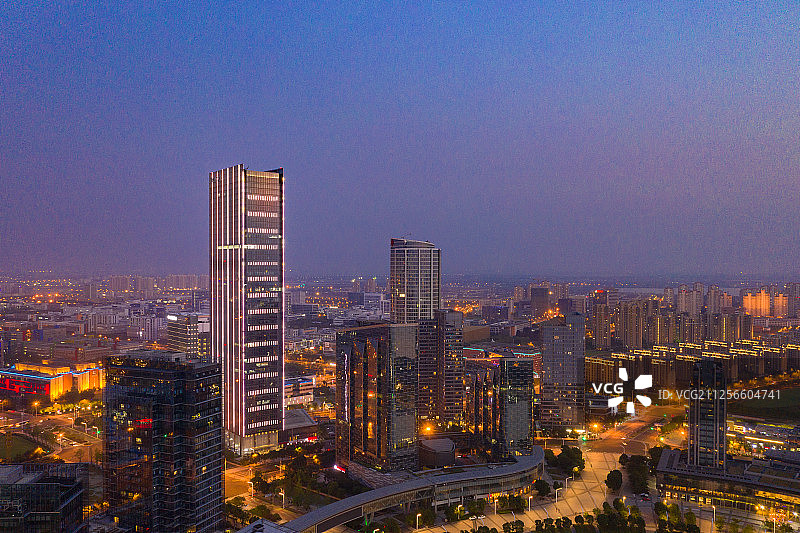 航拍苏州独墅湖半月湾现代城市夜景风光图片素材