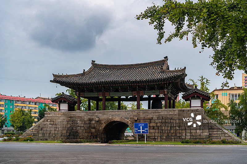 朝鲜开城南大门图片素材