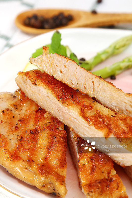 切开的鸡肉图片素材