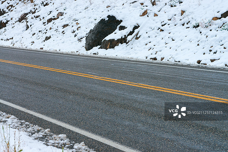 美国怀俄明州黄石公园89号公路汽车广告背景图图片素材