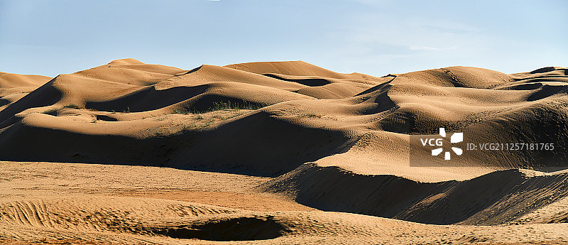 傍晚的沙漠风光全景图片素材