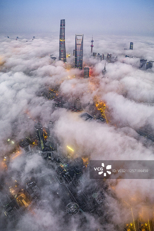 上海三件套云海平流雾夜景图片素材
