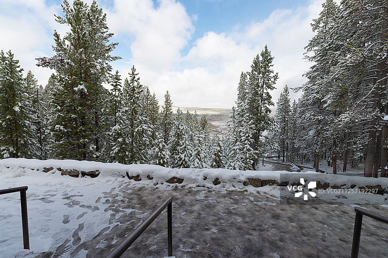 美国怀俄明州黄石公园猛犸象热泉雪景图片素材