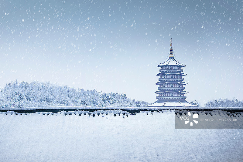 杭州冬季雷峰塔雪景图片素材