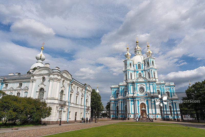 圣彼得堡斯莫尔尼宫图片素材