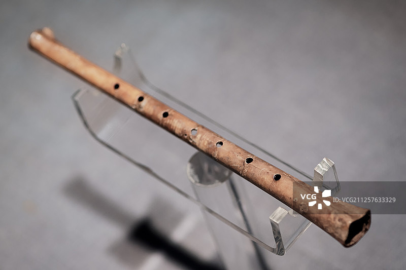 贾湖骨笛，新石器时代距今9000年，中国最早的乐器河南博物院图片素材