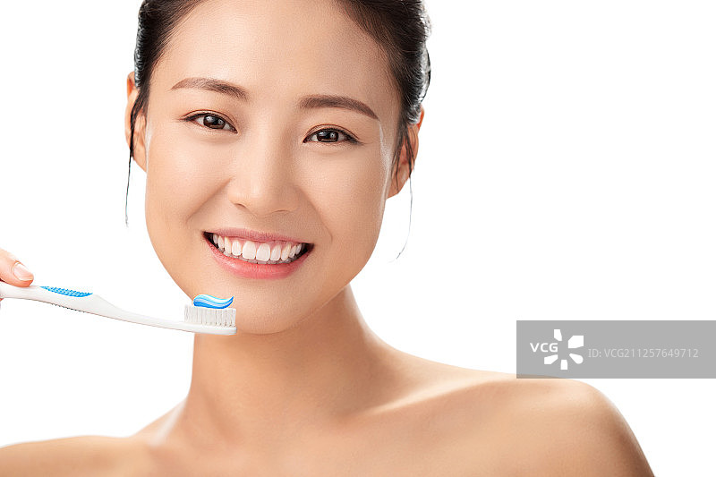青年女人刷牙图片素材