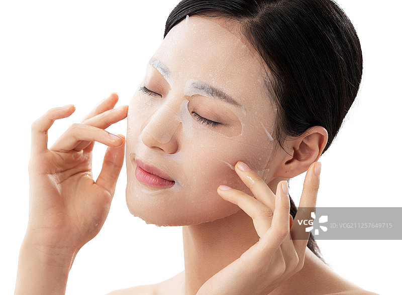 青年女人敷面膜图片素材