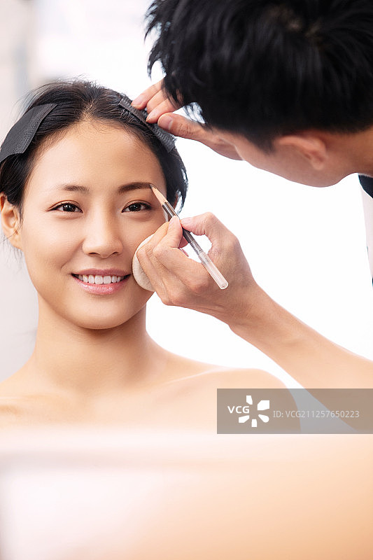 青年女人化妆图片素材