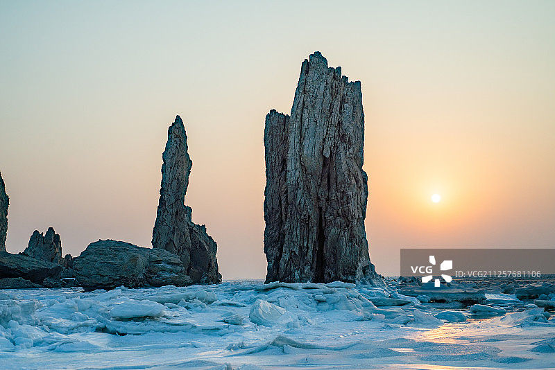 海上怪石林图片素材