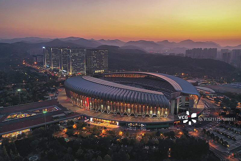 山东济南高新区奥体中心西柳体育场日落图片素材