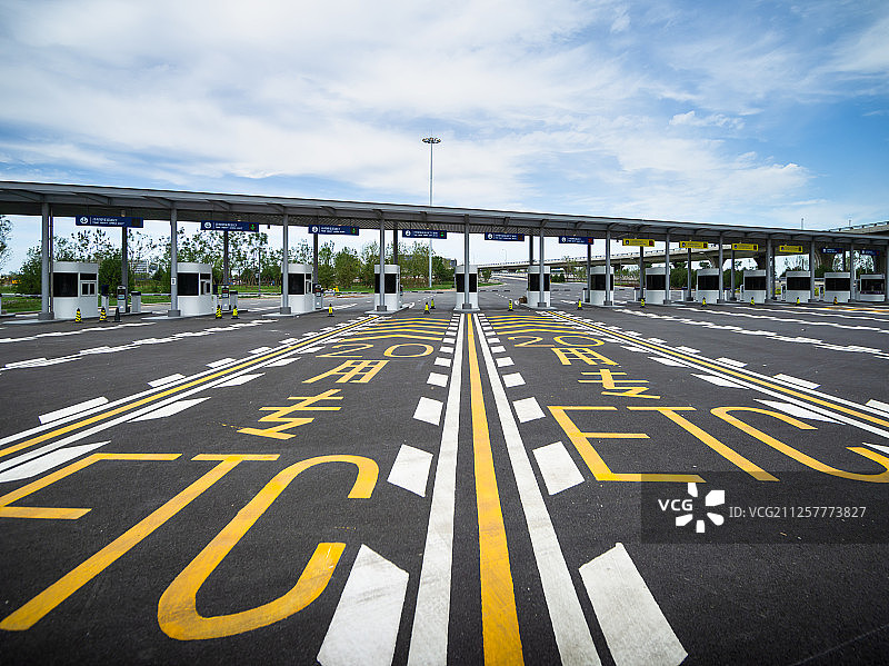 北京大兴国际机场ETC高速公路收费站不停车收费图片素材