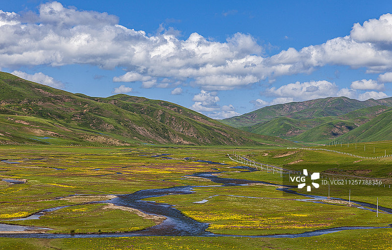 四川甘孜州道孚县宗塔草原图片素材