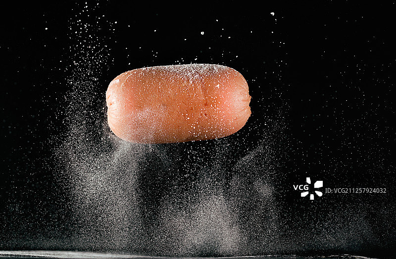 火腿肠高速跳动棚拍黑色背景创意摄影广告素材图片素材