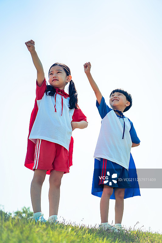 幼儿园暑期游戏，培养儿童自信心图片素材