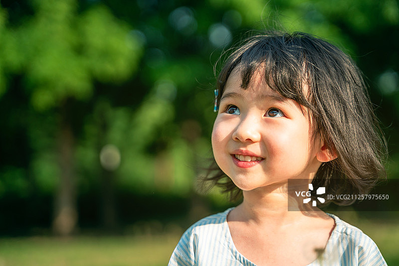 儿童、幼儿园、女孩、假期、纯真、快乐、微笑、欢笑、喜悦、幸福图片素材