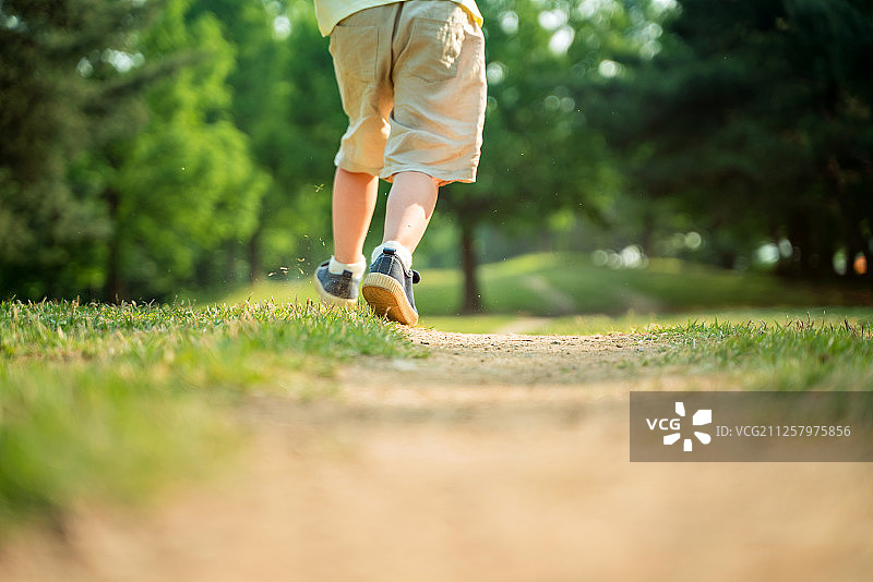 人物的脚、鞋子、腿部摄影作品图片素材