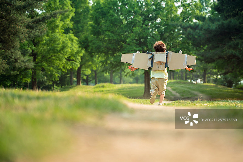 儿童、小学、幼儿园、想象力、自由、男孩图片素材