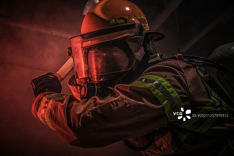 消防员、火灾、事故、火焰、斧头图片素材