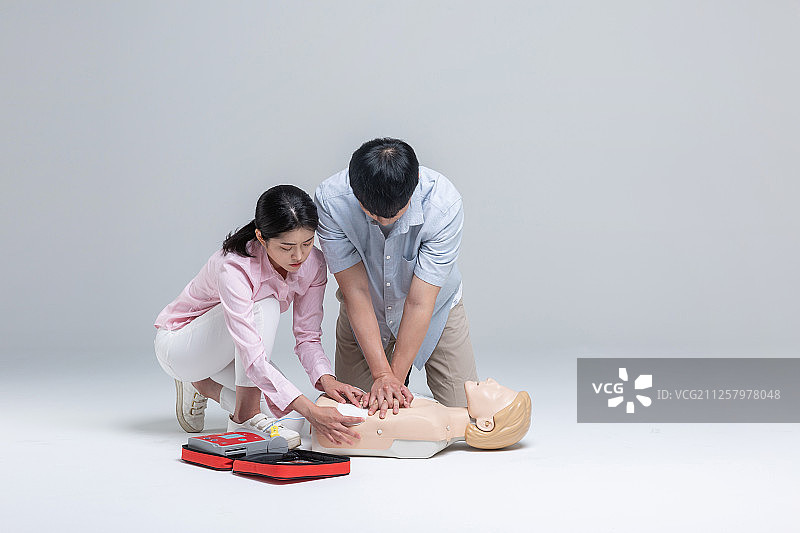 救援安全教育急救心肺复苏术图片素材