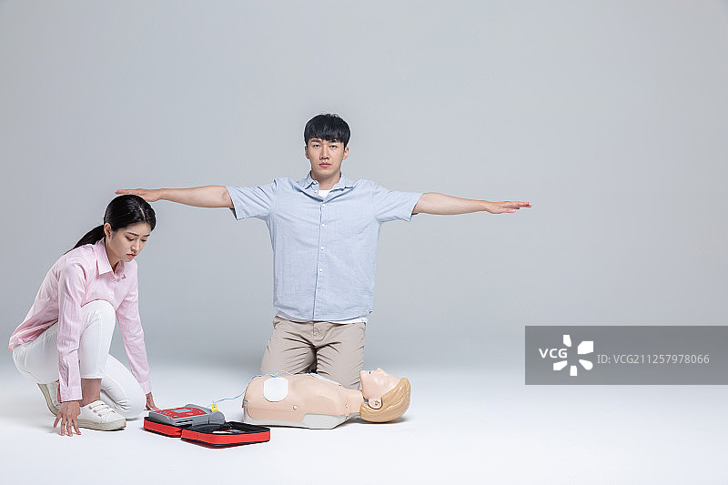 救援安全教育急救心肺复苏术图片素材