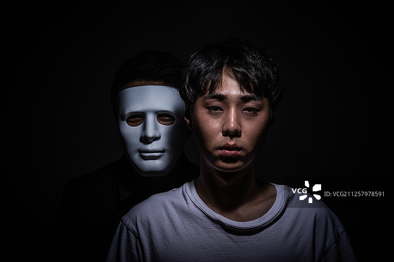 身份、自卑、压力、绝望、失落、约束、恐惧、面具、诱惑图片素材