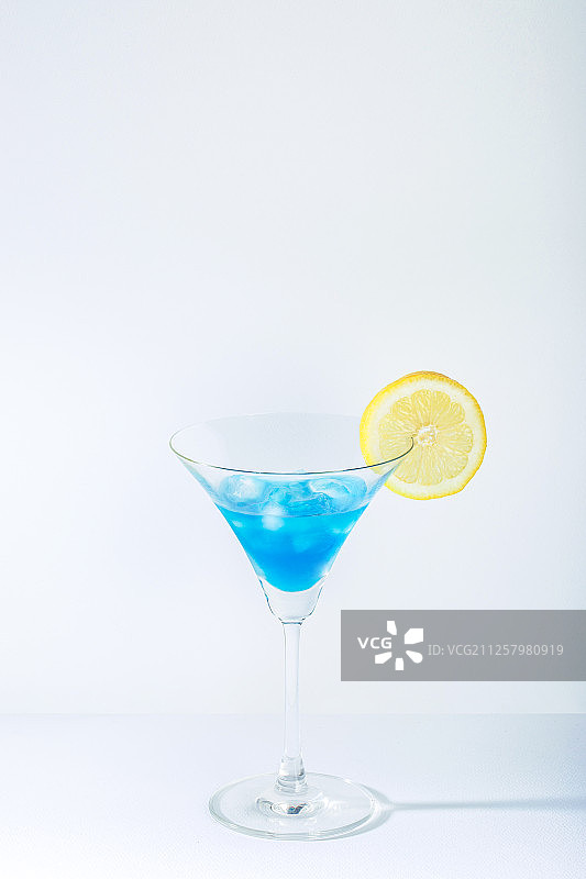 亚克力蓝色夏威夷鸡尾酒图片素材