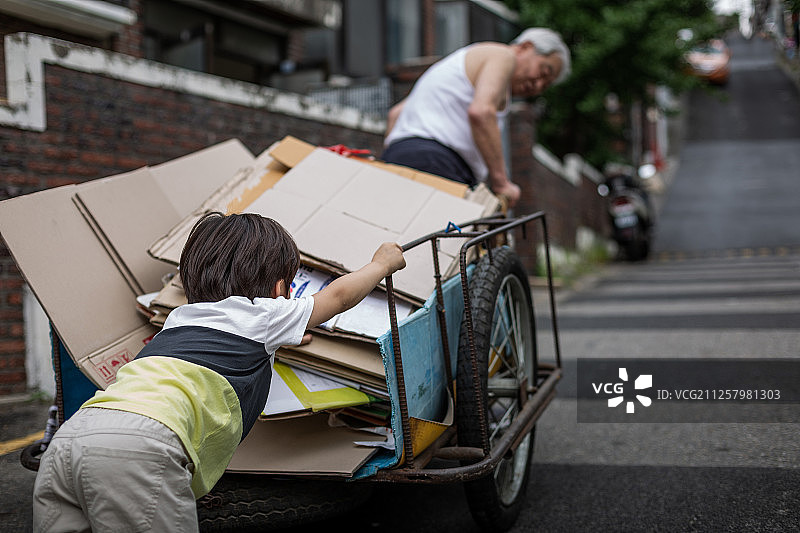 老人，贫困，独居老人，儿童，帮助图片素材