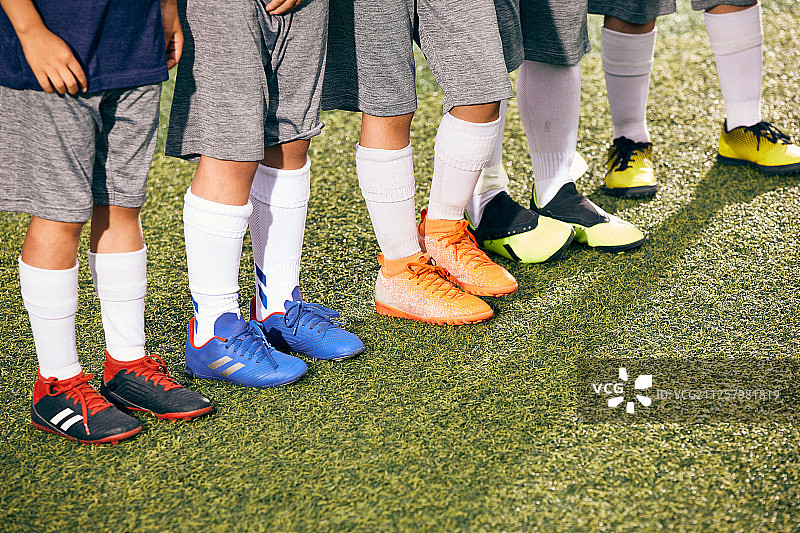 足球、足球场、儿童足球、防守图片素材