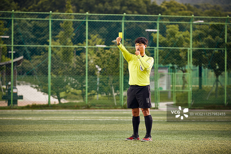 裁判、体育、足球、黄牌、哨子图片素材