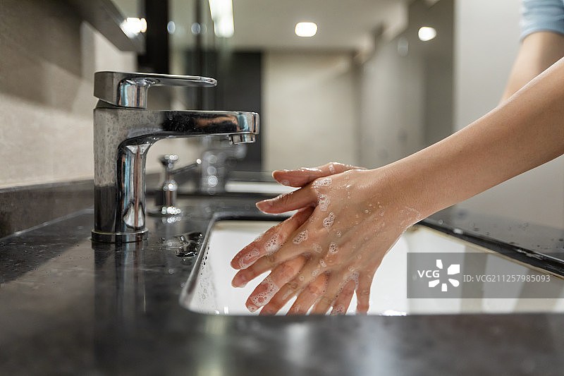 生活方式，浴室，洗手池，洗手，卫生习惯图片素材