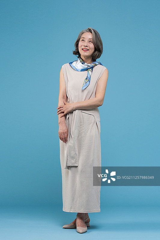 老年妇女，女性气质，优雅，微笑图片素材