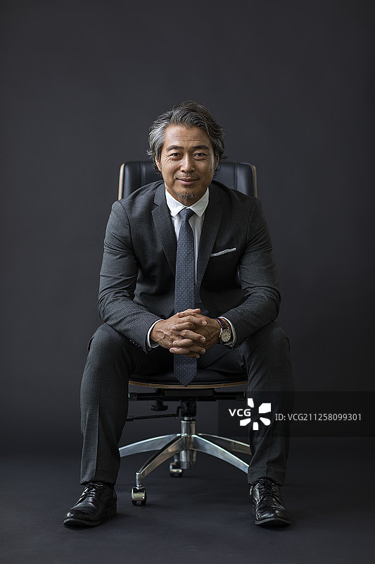 自信的商务男士图片素材