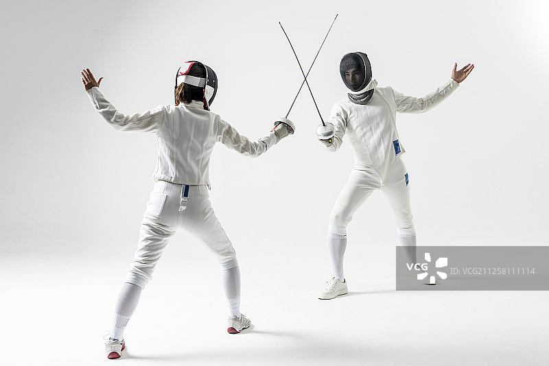 两人击剑比赛的摄影图片素材