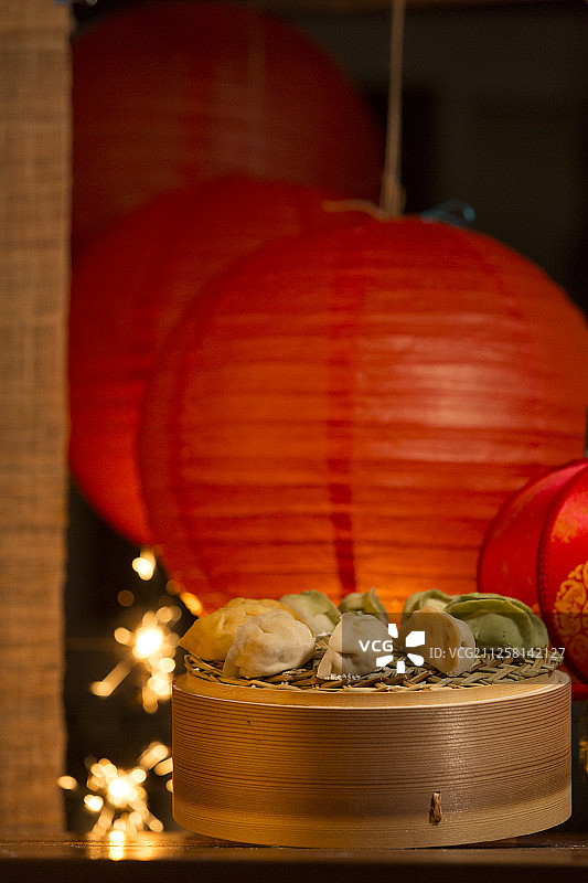 饺子、焰火和灯笼静物图片素材