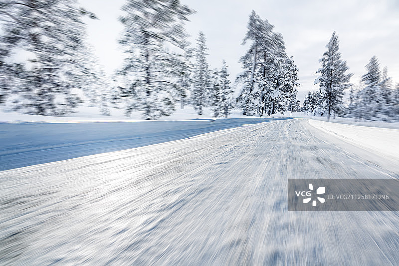 挪威户外雪山道路图片素材