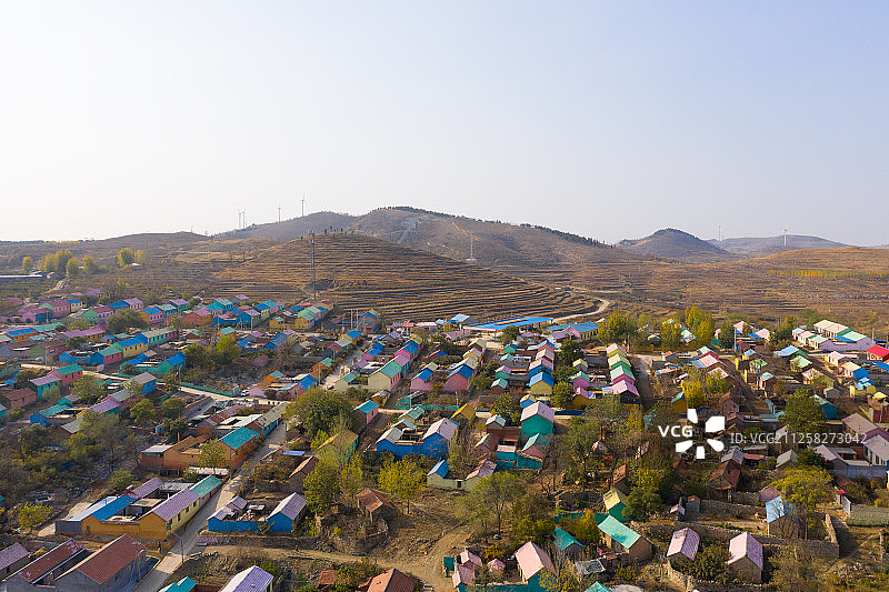 彩色的村庄建筑图片素材