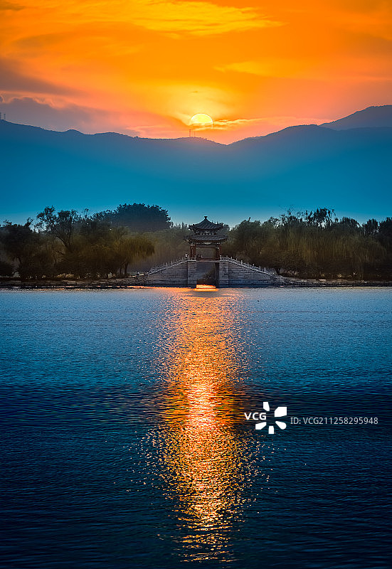 颐和园西堤日落图片素材