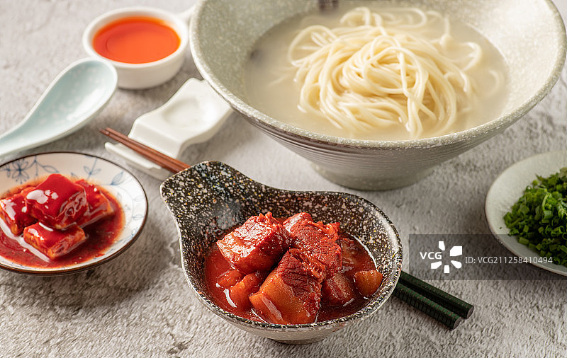 腐乳烧肉面图片素材