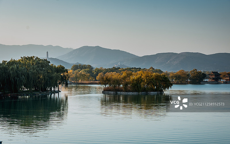 北京颐和园昆明湖玉泉山水墨山水图片素材