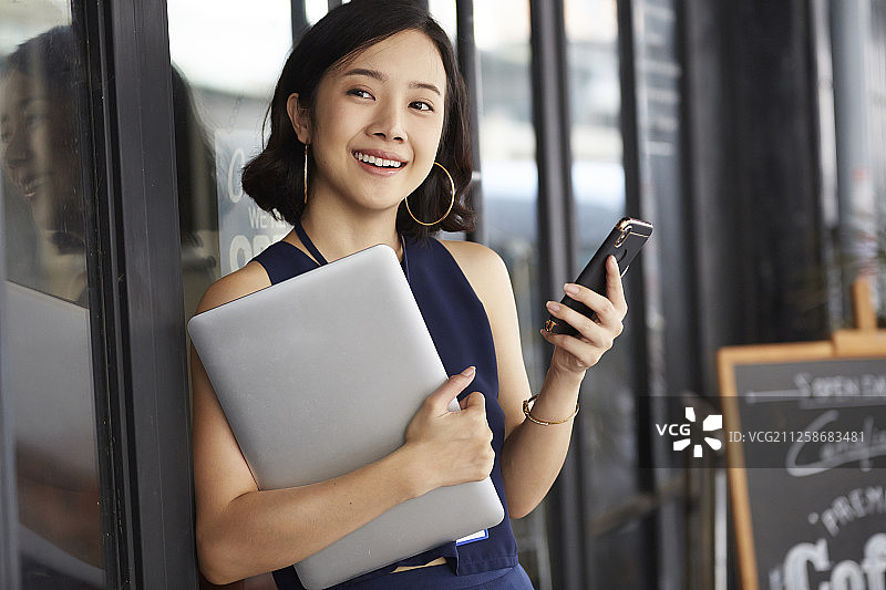 商务咖啡馆里的女人图片素材