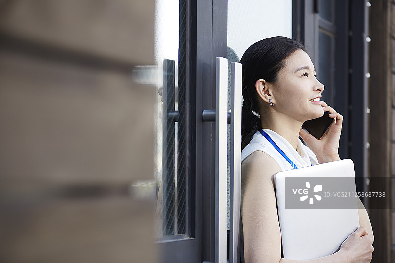 商务咖啡馆里的女人图片素材