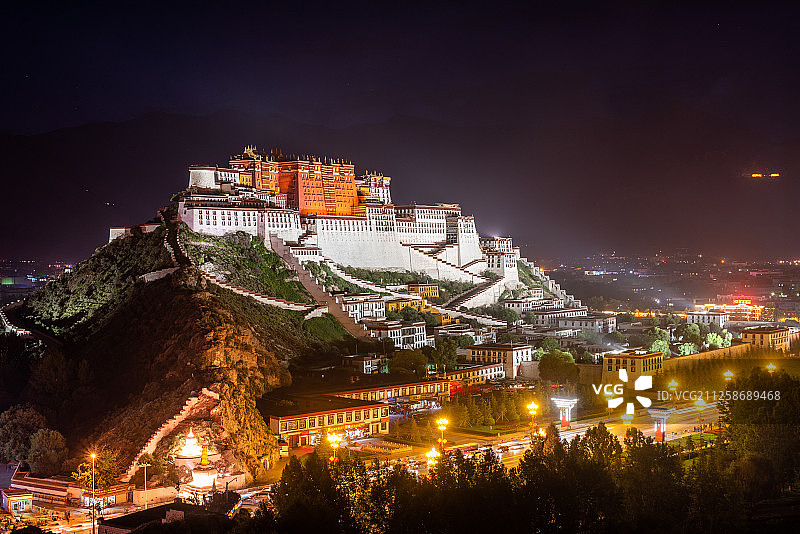 布达拉宫的夜景图片素材
