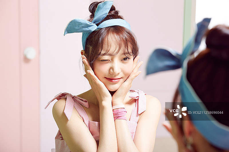 年轻女性形象图片素材