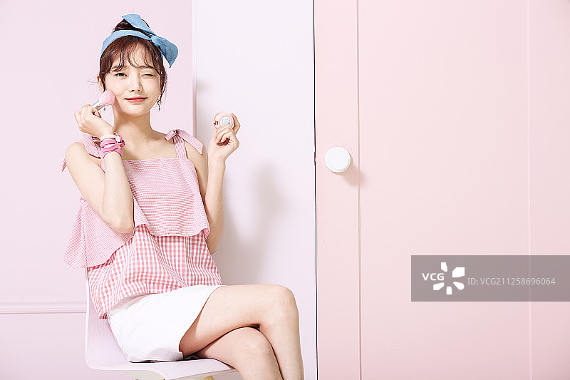 年轻女性形象图片素材