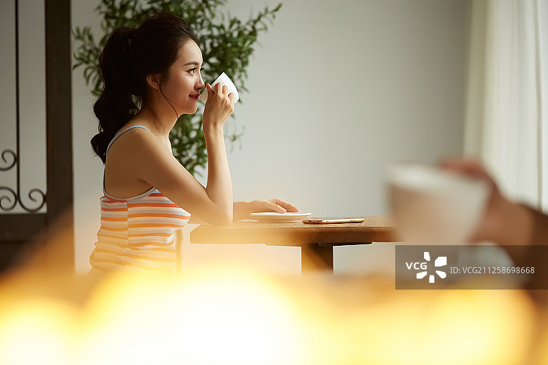 咖啡馆女性图片素材