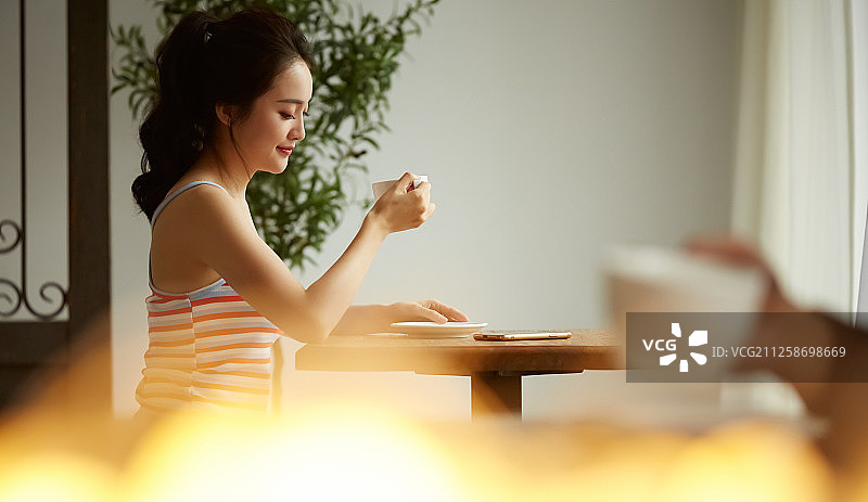 咖啡馆女性图片素材