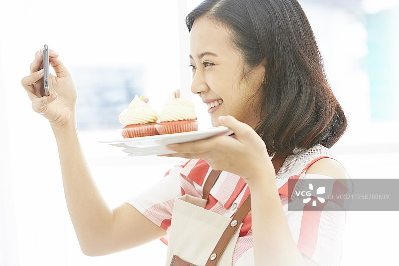 女性生活烹饪图片素材