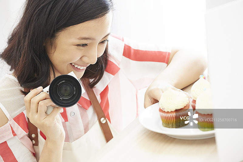 女性生活烹饪图片素材